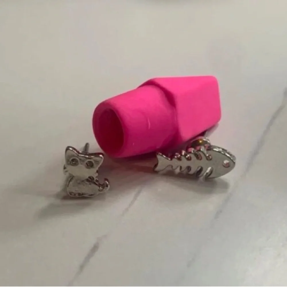 🦴🐱Cat & Fish Bone  Earrings NWT - Picture 2 of 10